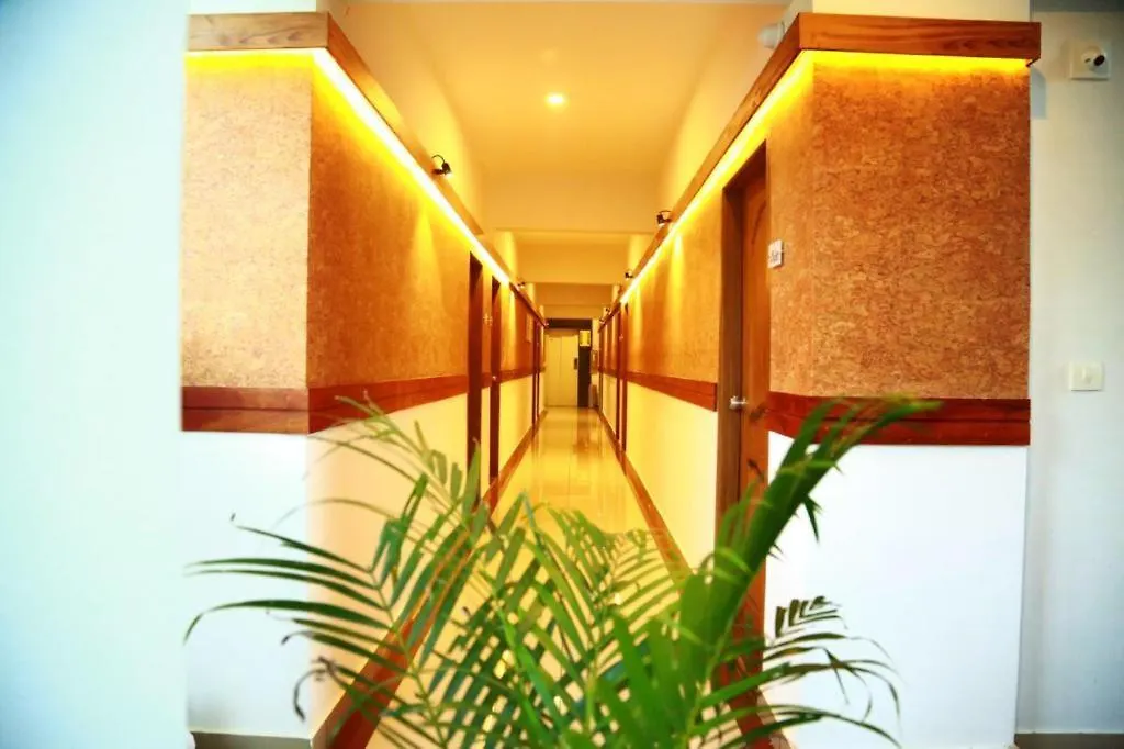 Akan Hotel And Residence Meppādi 3*,